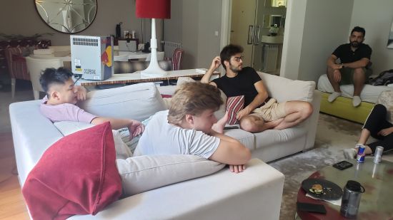 腾讯游戏年度收入创新高 研发与AI游戏布局引关注